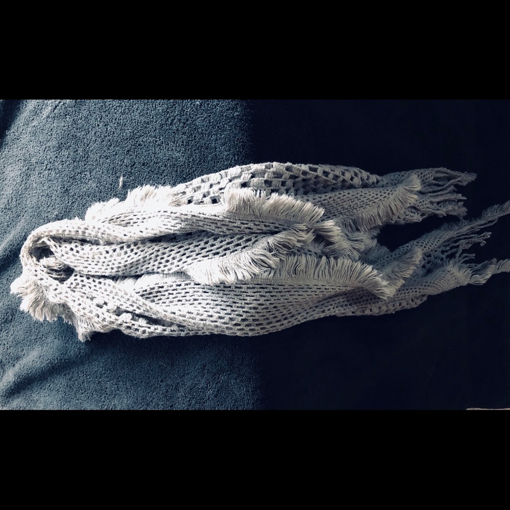 Knit grey scarf, multi-patterned